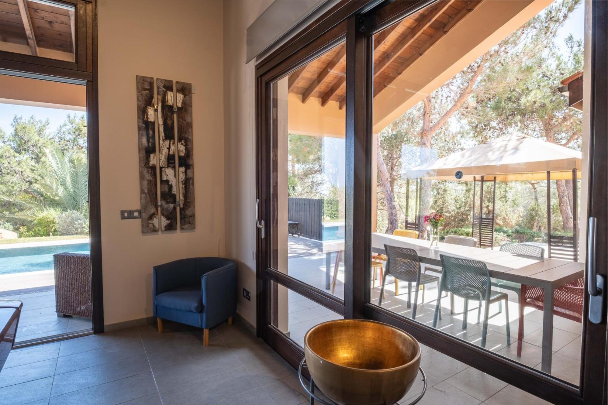 Pine And Olive Seahouse Villa