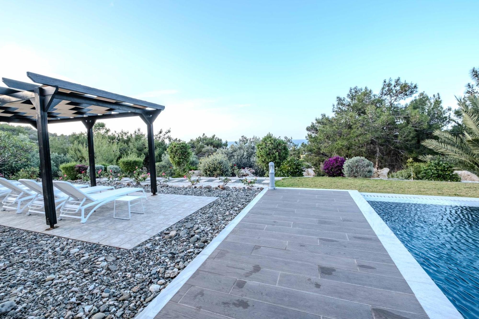 Pine And Olive Seahouse Villa