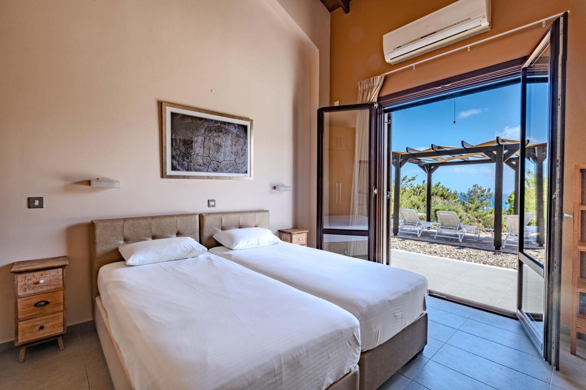 Pine And Olive Seahouse * Neo Chorio