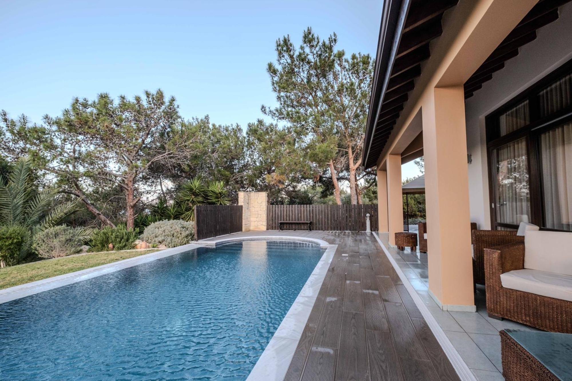 Pine And Olive Seahouse * Neo Chorio