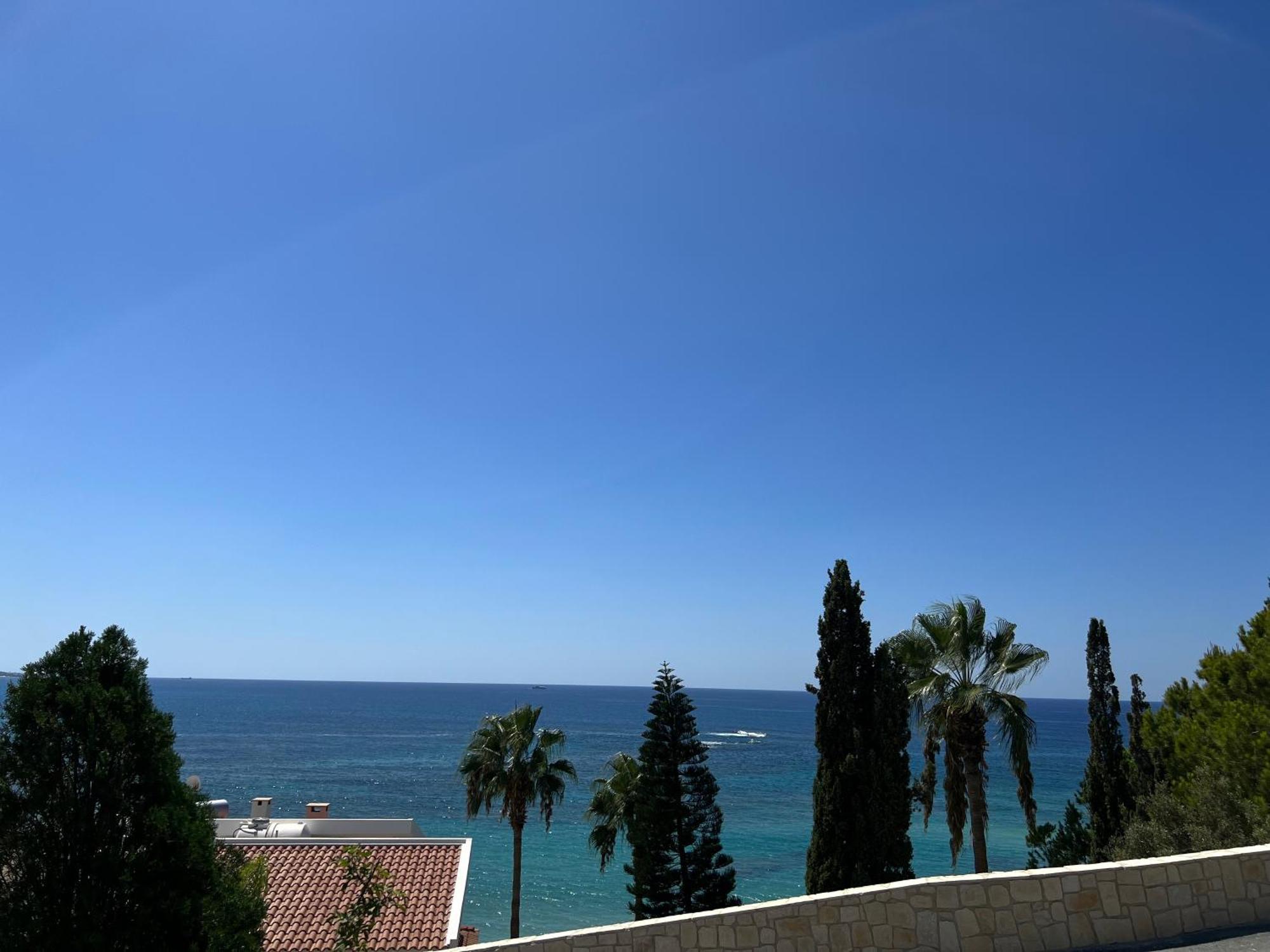 Modern Seaview Townhouse In Coral Bay (adults Only) Apartment