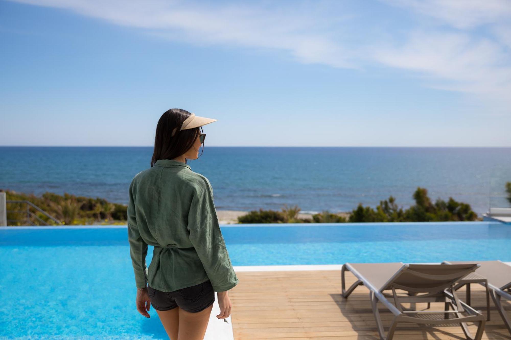 Mediterranean Dream Beachfront * Larnaca