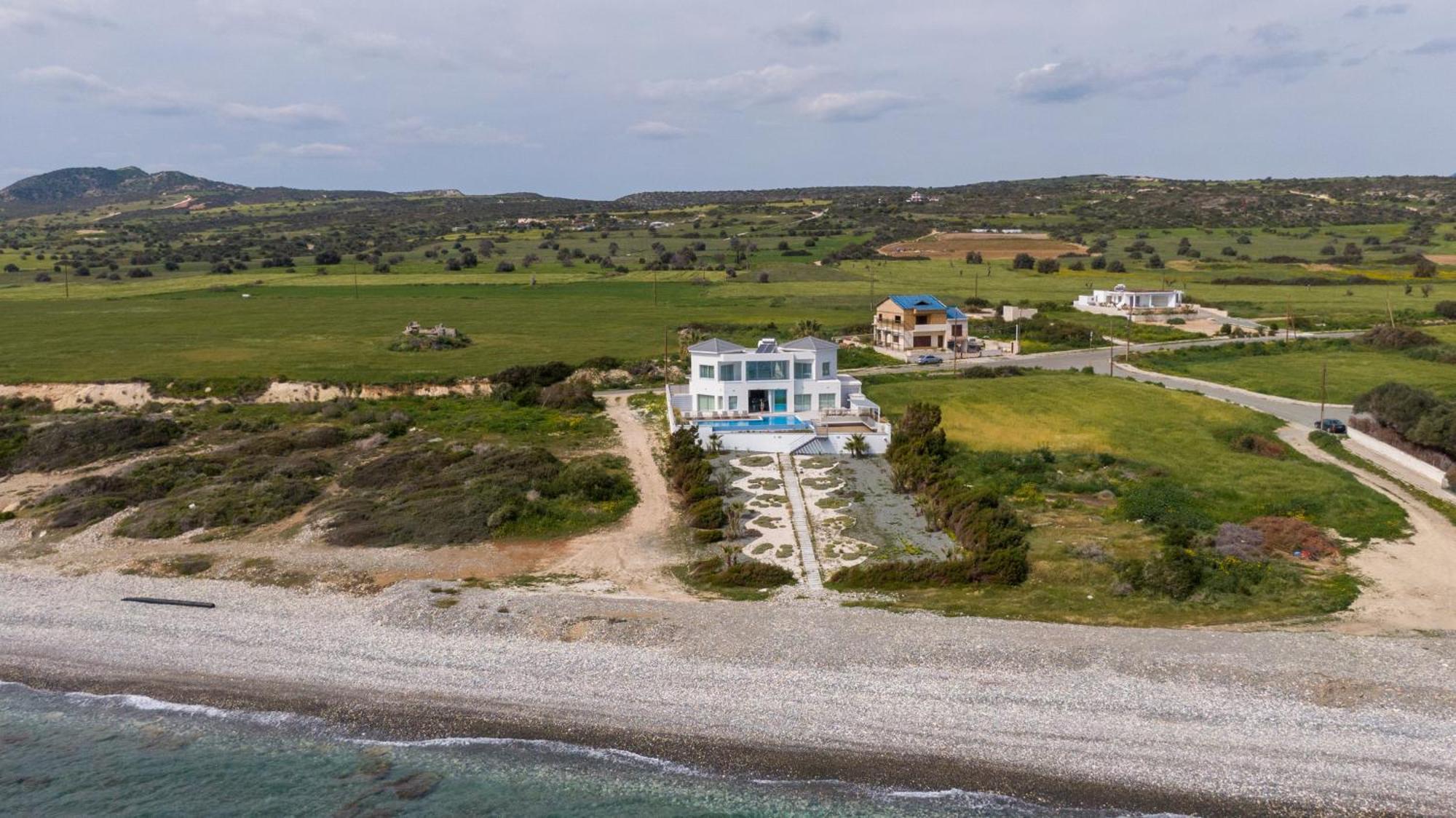 Villa Mediterranean Dream Beachfront *