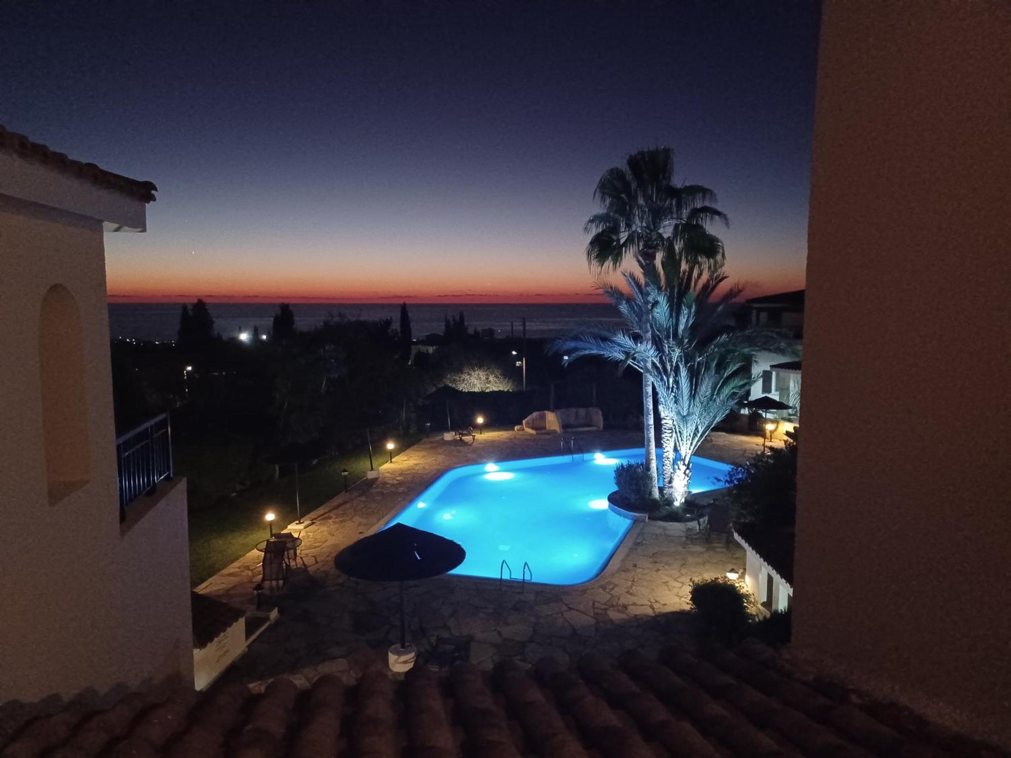 Sunset & Seaview At Avli Apartment