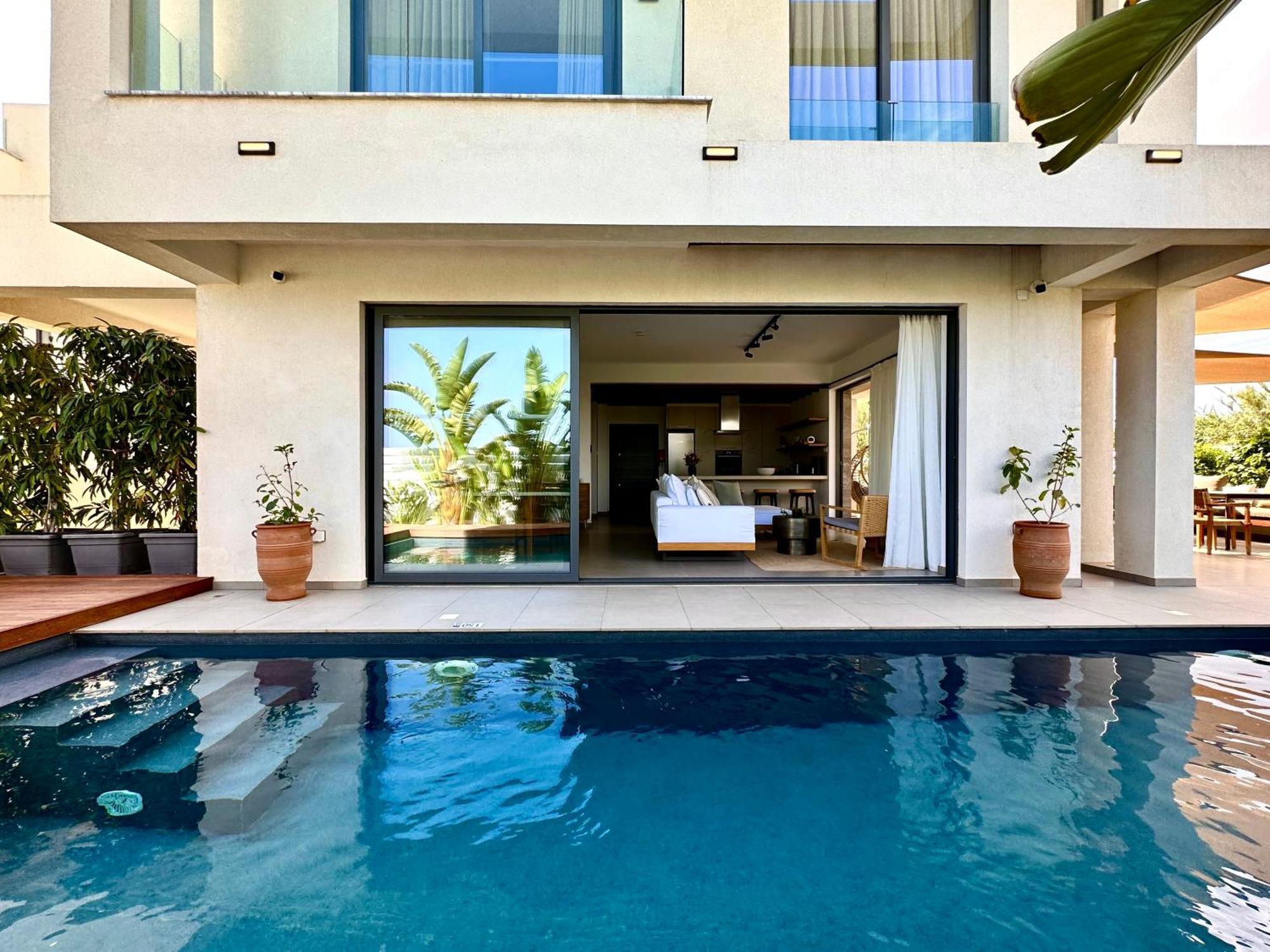 Lora Pearl Luxury Protaras