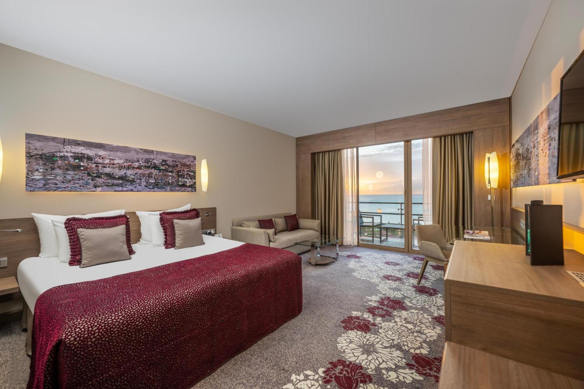 Concorde Luxury & Casino Hotel 5*