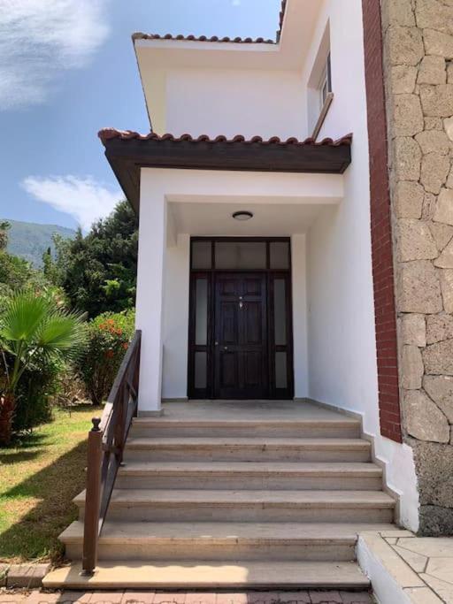 Villa Hillside With Sea Views