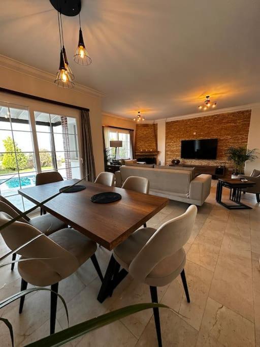 Hillside With Sea Views Villa *