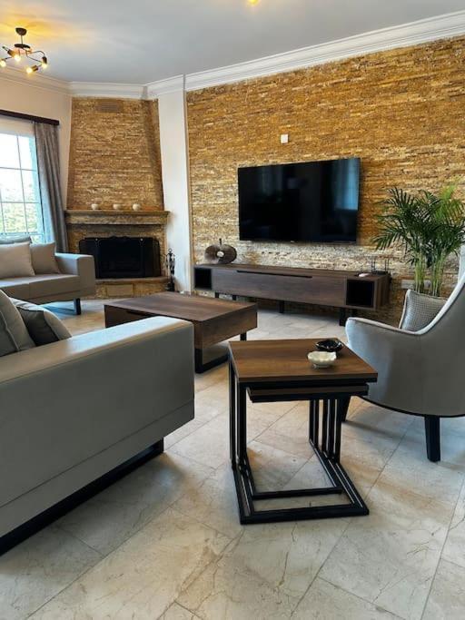 Villa Hillside With Sea Views *