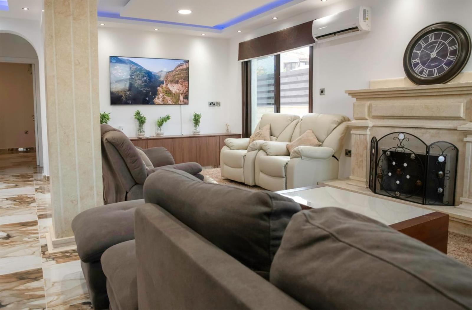 Luxury Villa Klorakas