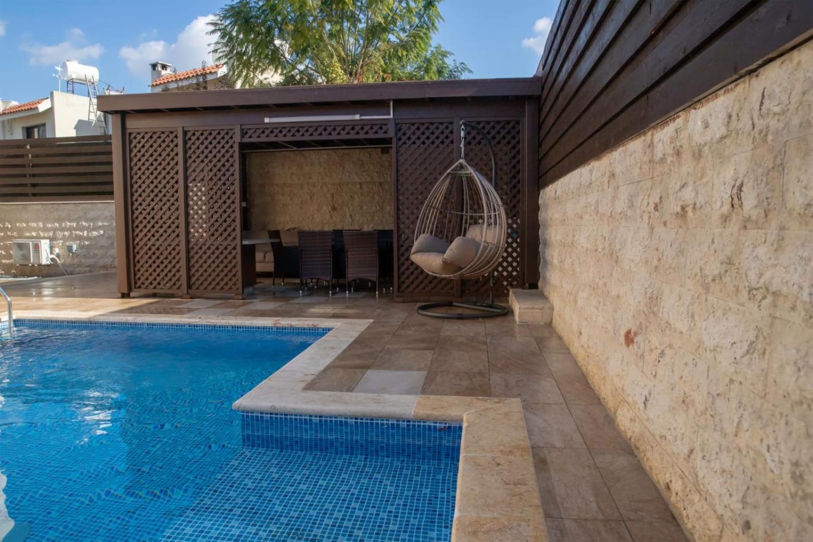 Luxury Villa *