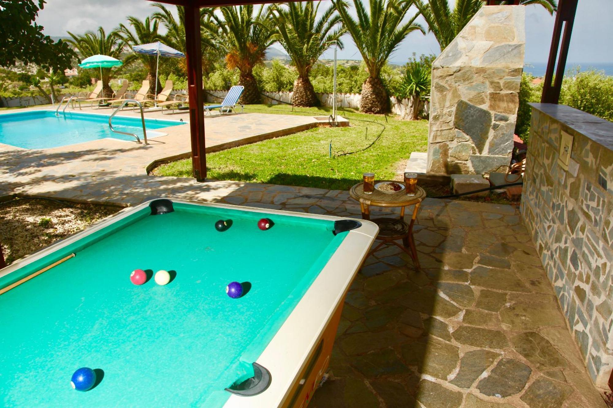 Theos Club Polis