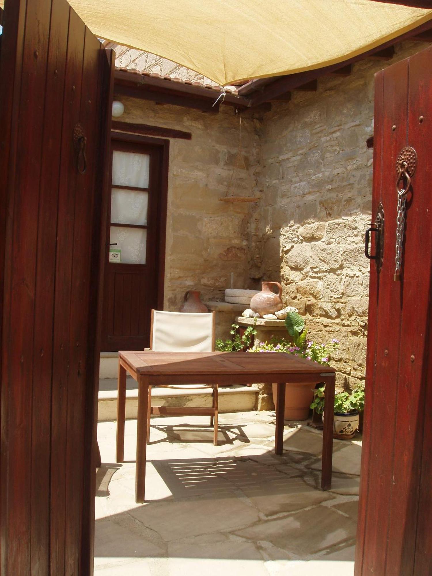 Niovi House * Tochni