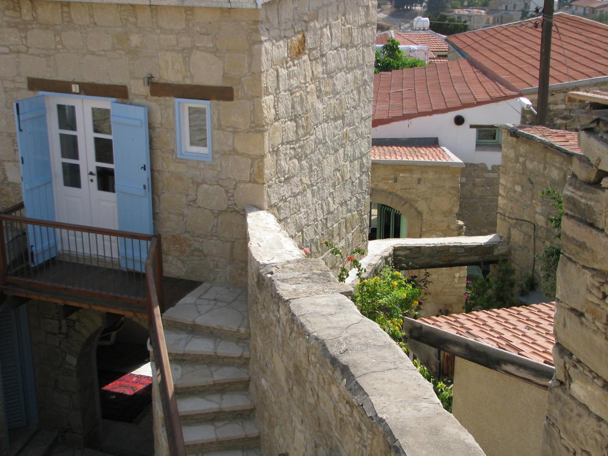 Dolphin And Studios Apartment Tochni