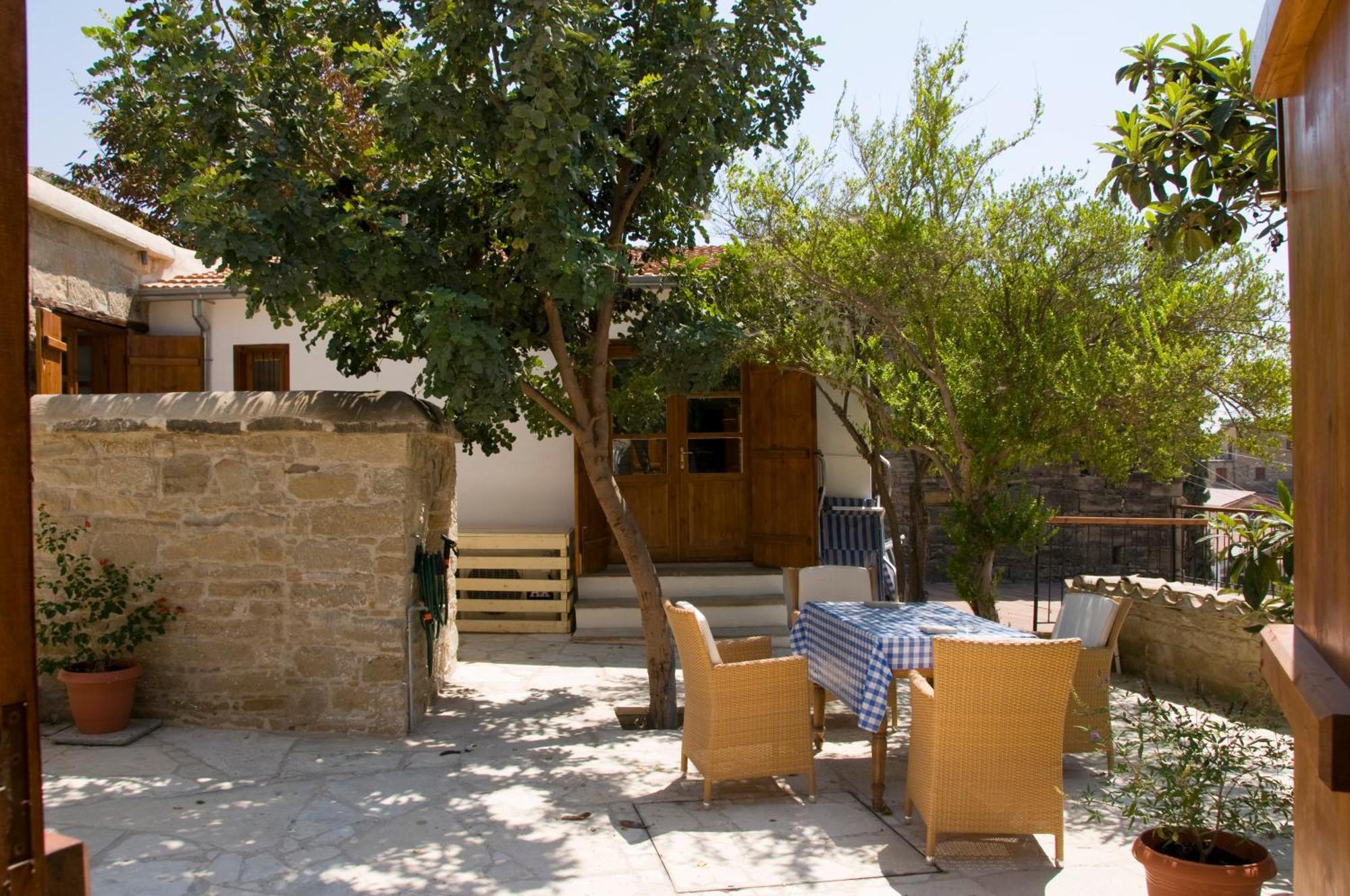 Country house Cyprus Villages & Restaurant - Location - - With Access To Pool And Stunning Views *