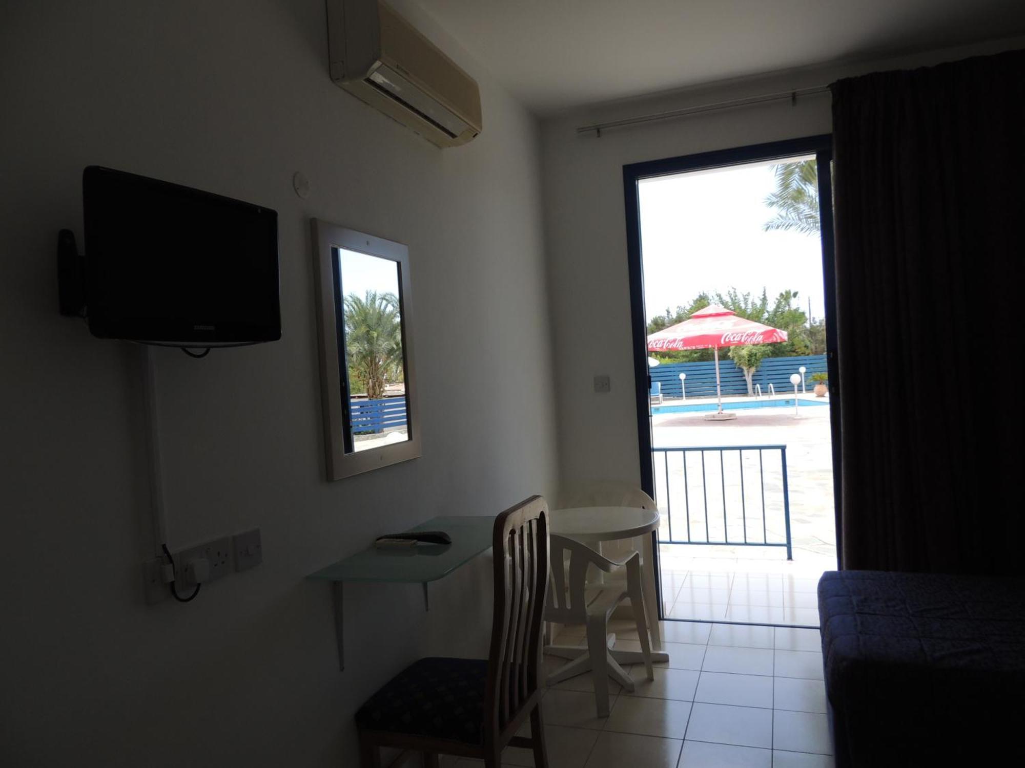 West End Peyia