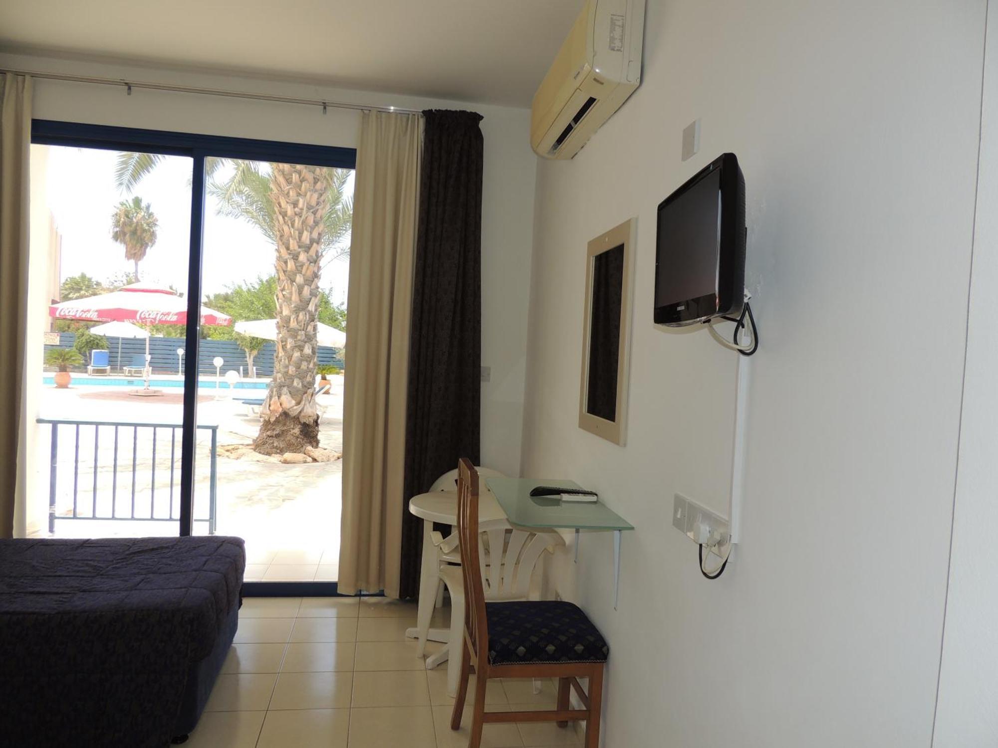 West End Hotel Peyia