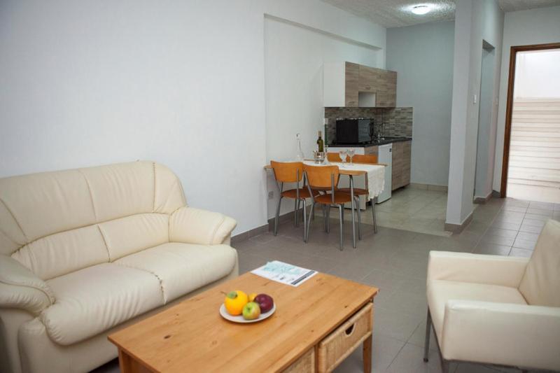 Alecos Aparthotel