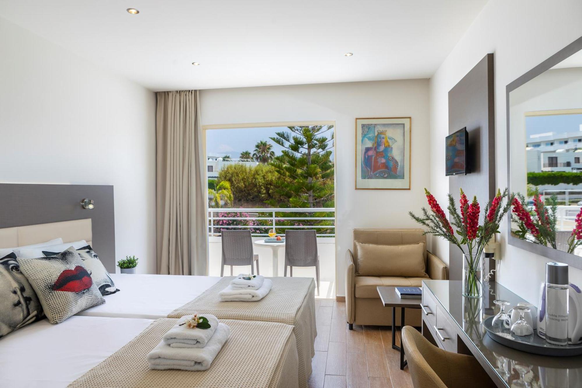 Queens Bay 4* Kissonerga