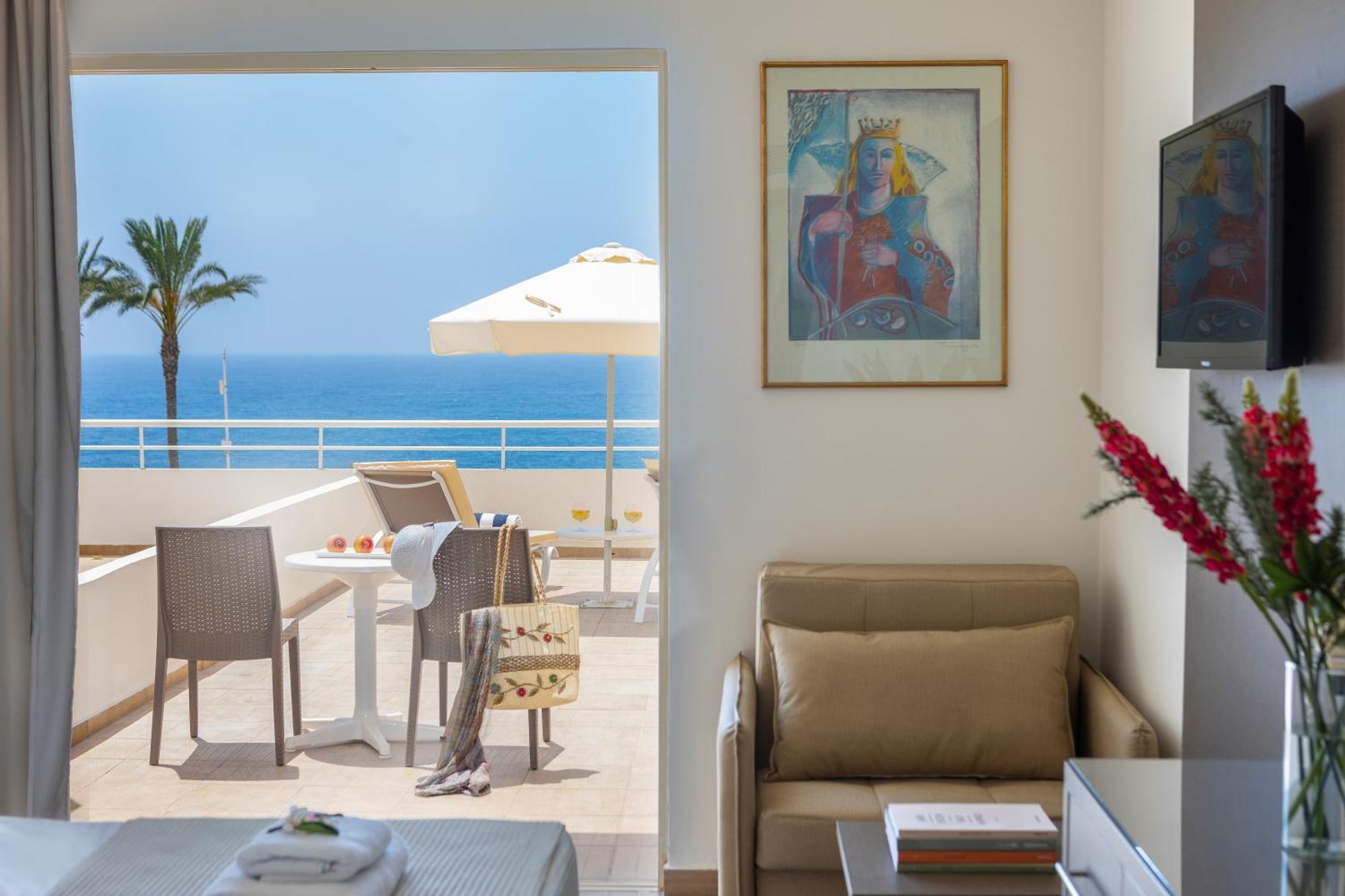 Queens Bay Hotel 4*