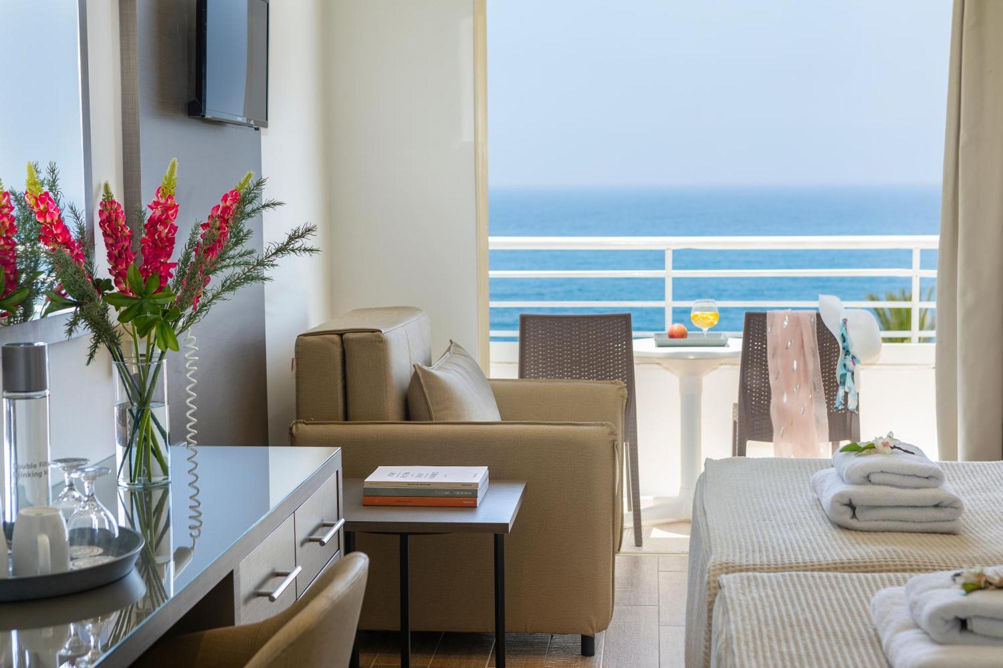 Queens Bay 4* Kissonerga