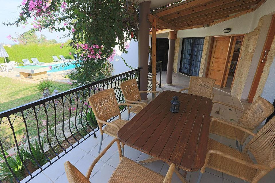 Theos Club Pousada Polis