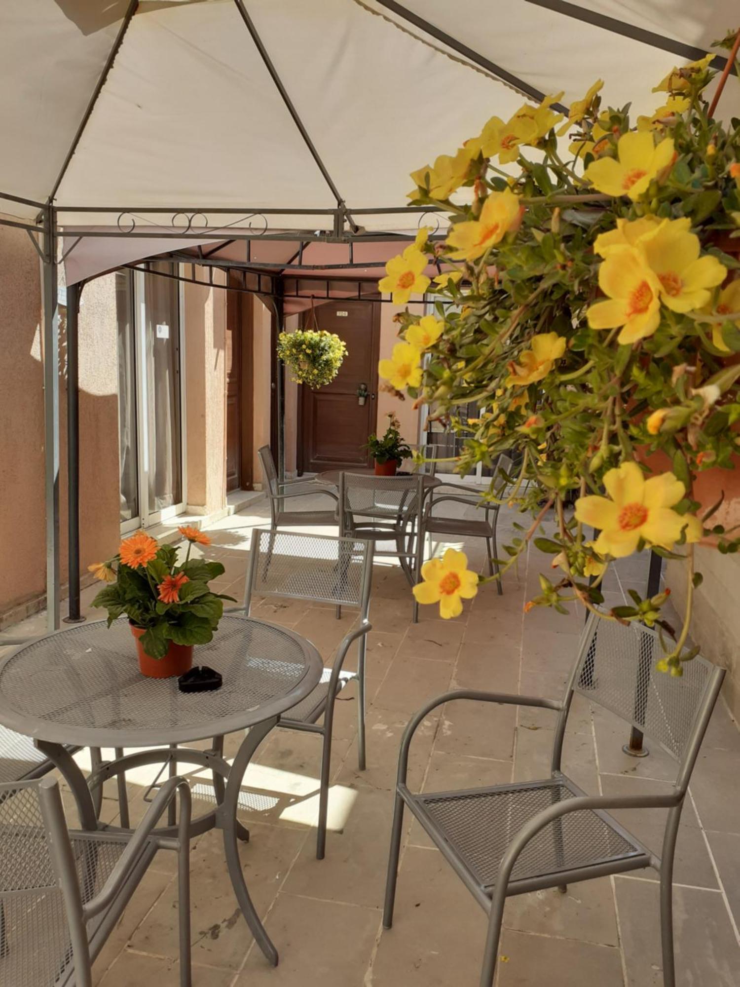 Irene's Aparthotel 2*