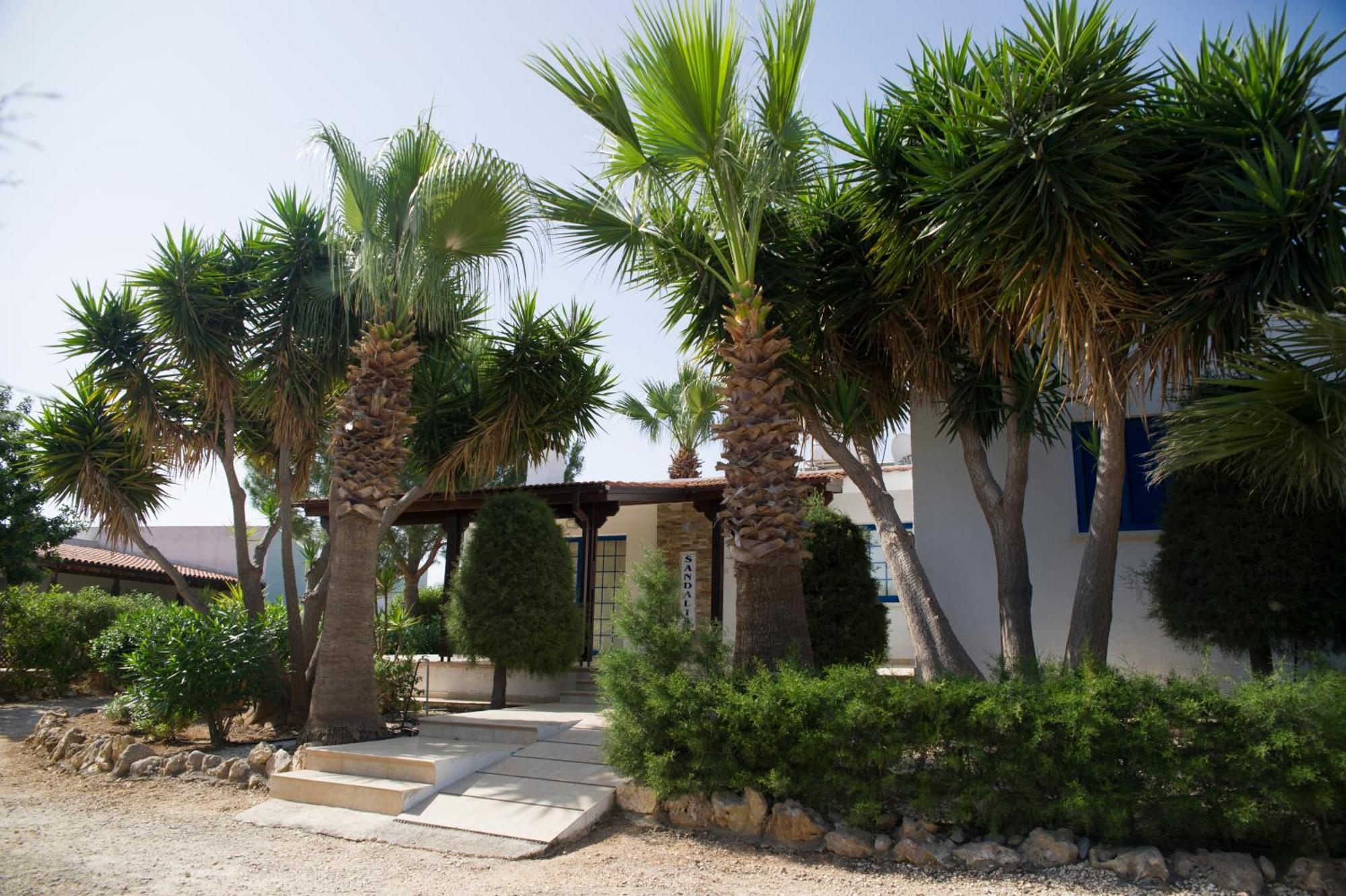 Akamas Edge *