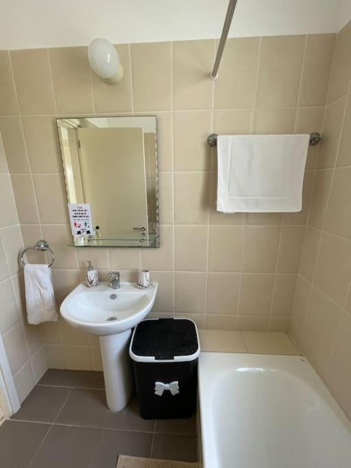 2 Bed Mountains And Costal Views With Pool Apartamento Paphos