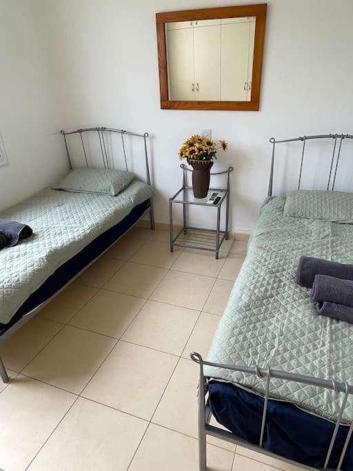 2 Bed Mountains And Costal Views With Pool Apartment *