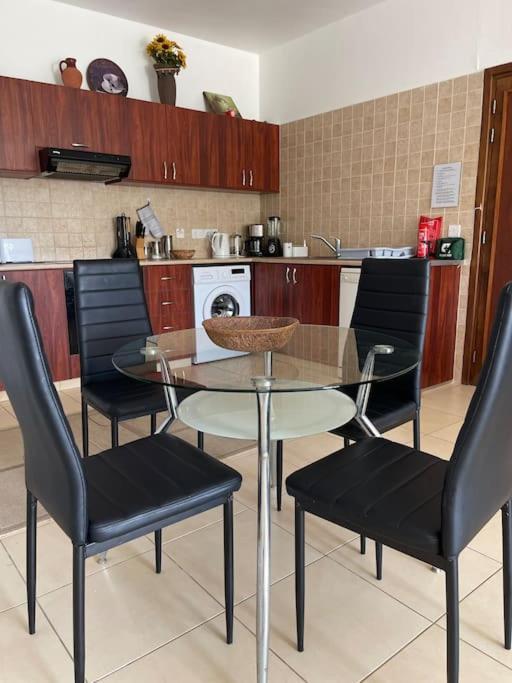 2 Bed Mountains And Costal Views With Pool Apartamento