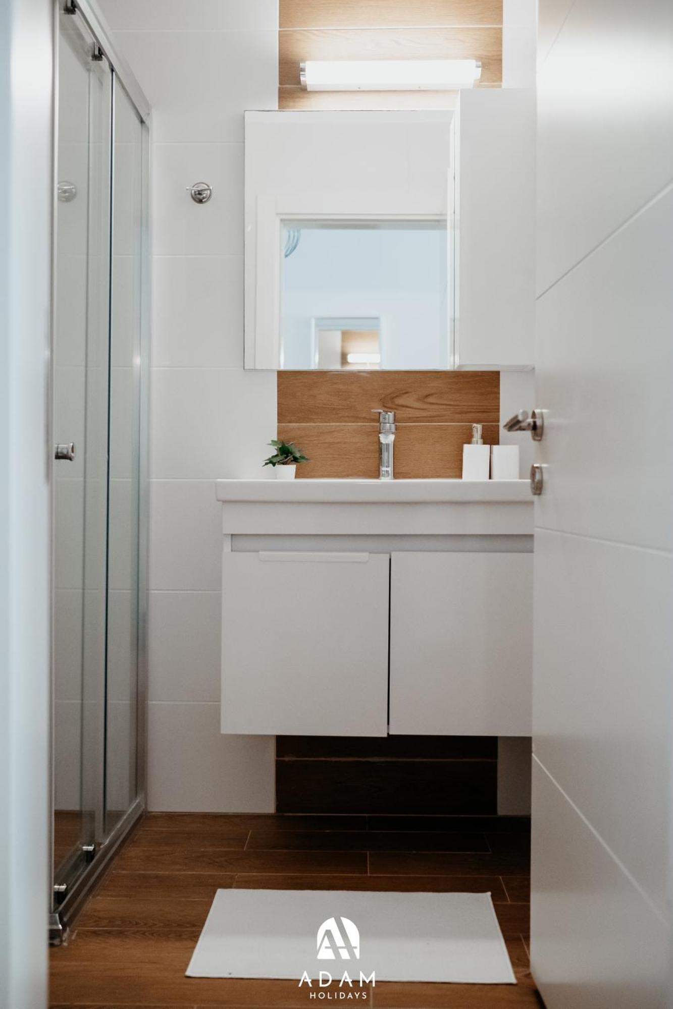 Seaview Stylish One Bedroom In Caesar Resort, Remus 83 *