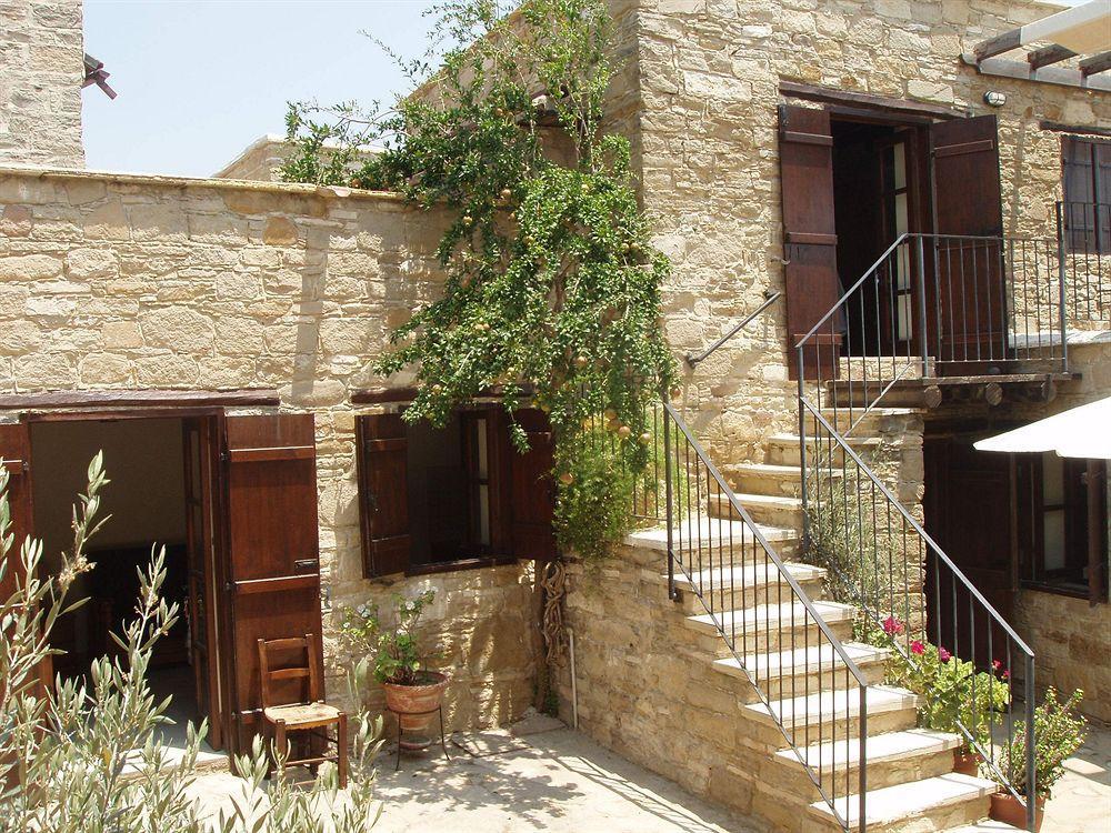 Niovi House Tochni