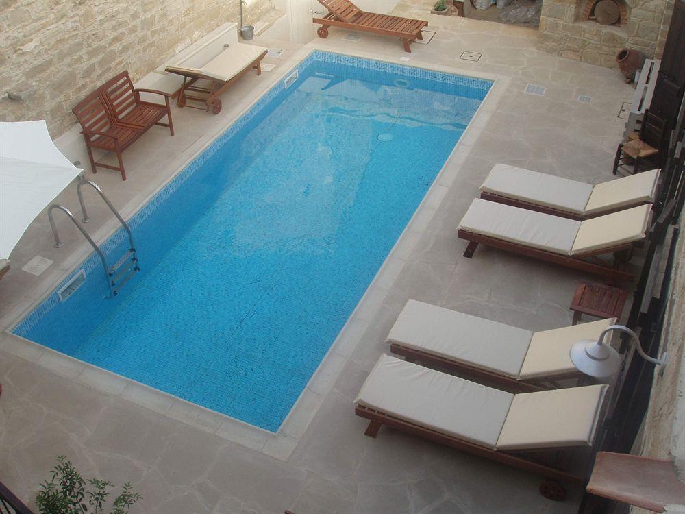 Niovi House * Tochni