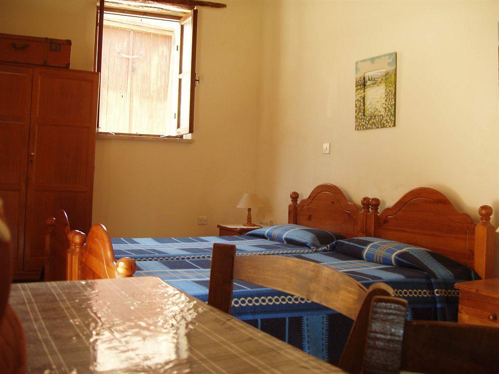 Niovi House Tochni