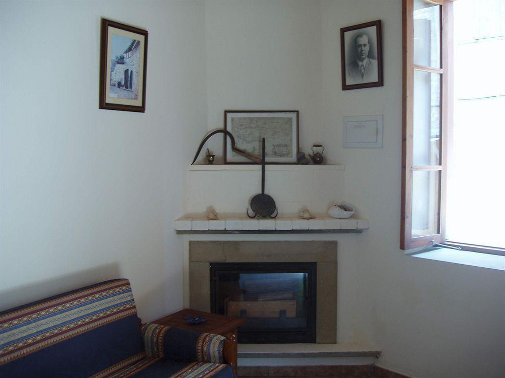 Niovi House Apartment *
