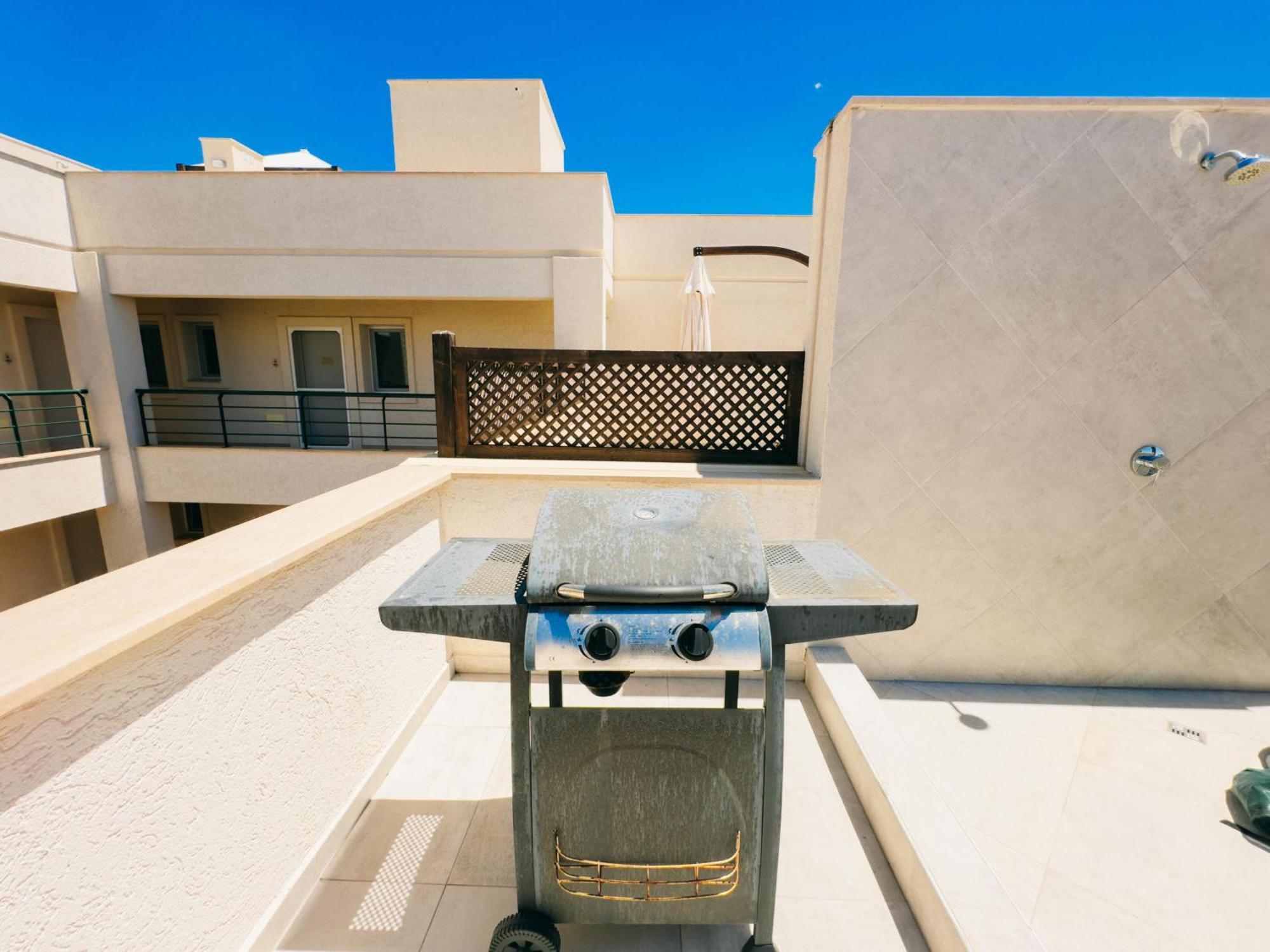 Stunning Modern Sea-view Two Bed Penthouse