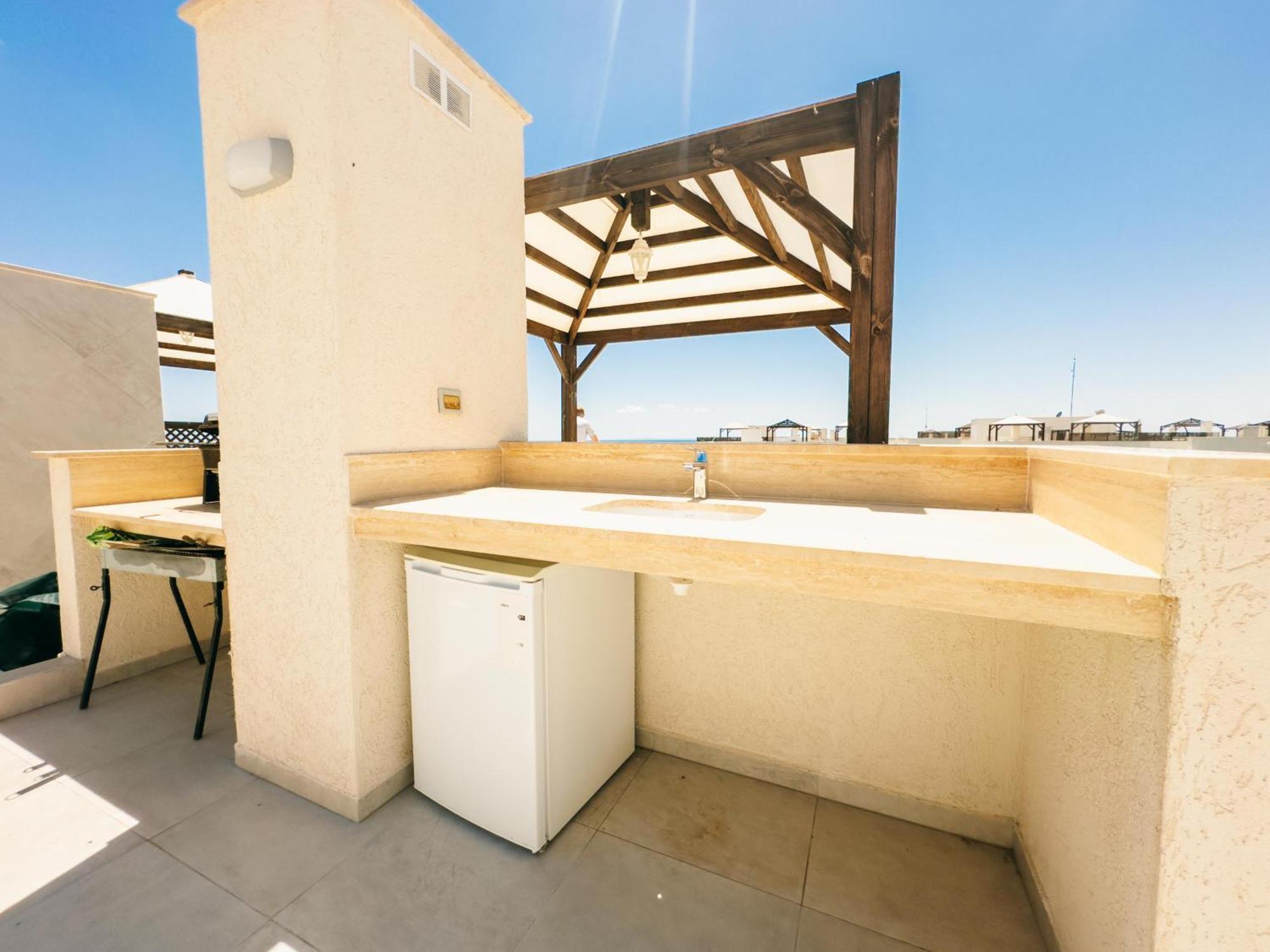 Apartment Stunning Modern Sea-view Two Bed Penthouse