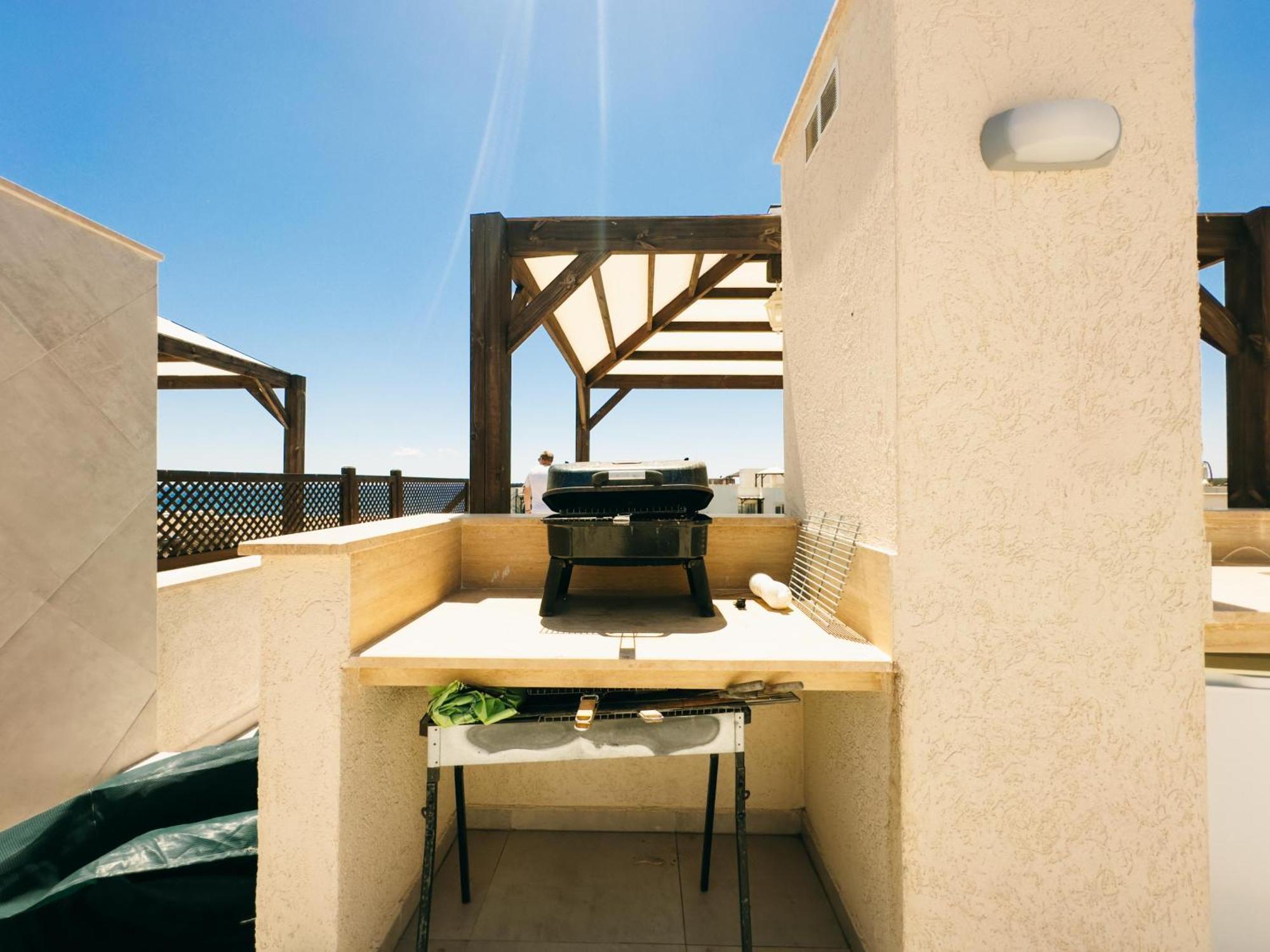 Stunning Modern Sea-view Two Bed Penthouse Apartment Vokolidha