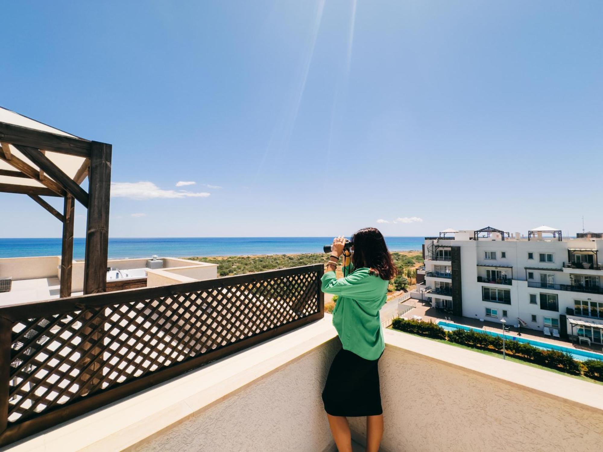 Stunning Modern Sea-view Two Bed Penthouse Apartment *