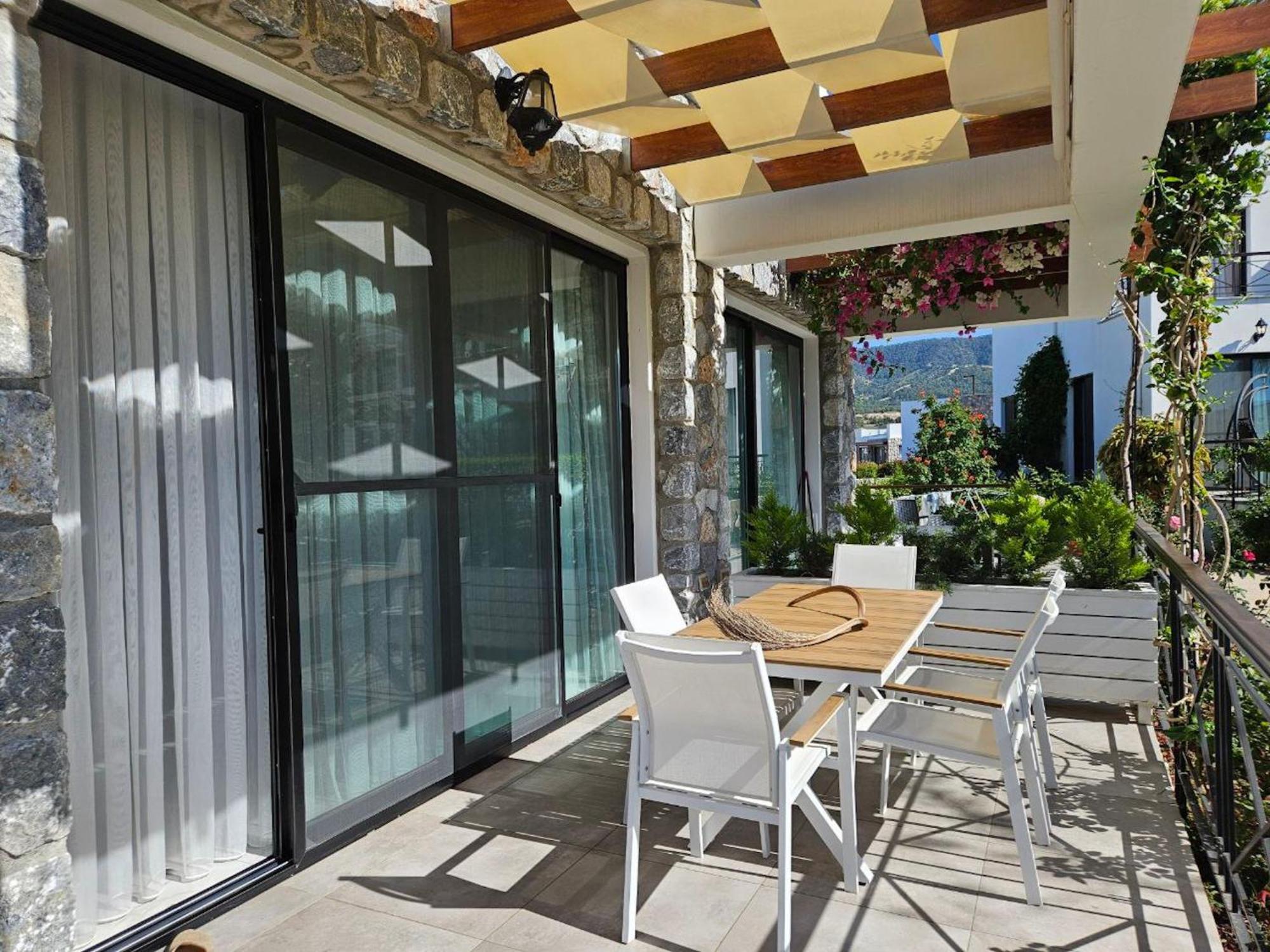 Serene Three-bedroom Retreat In Unforgettable Setting *