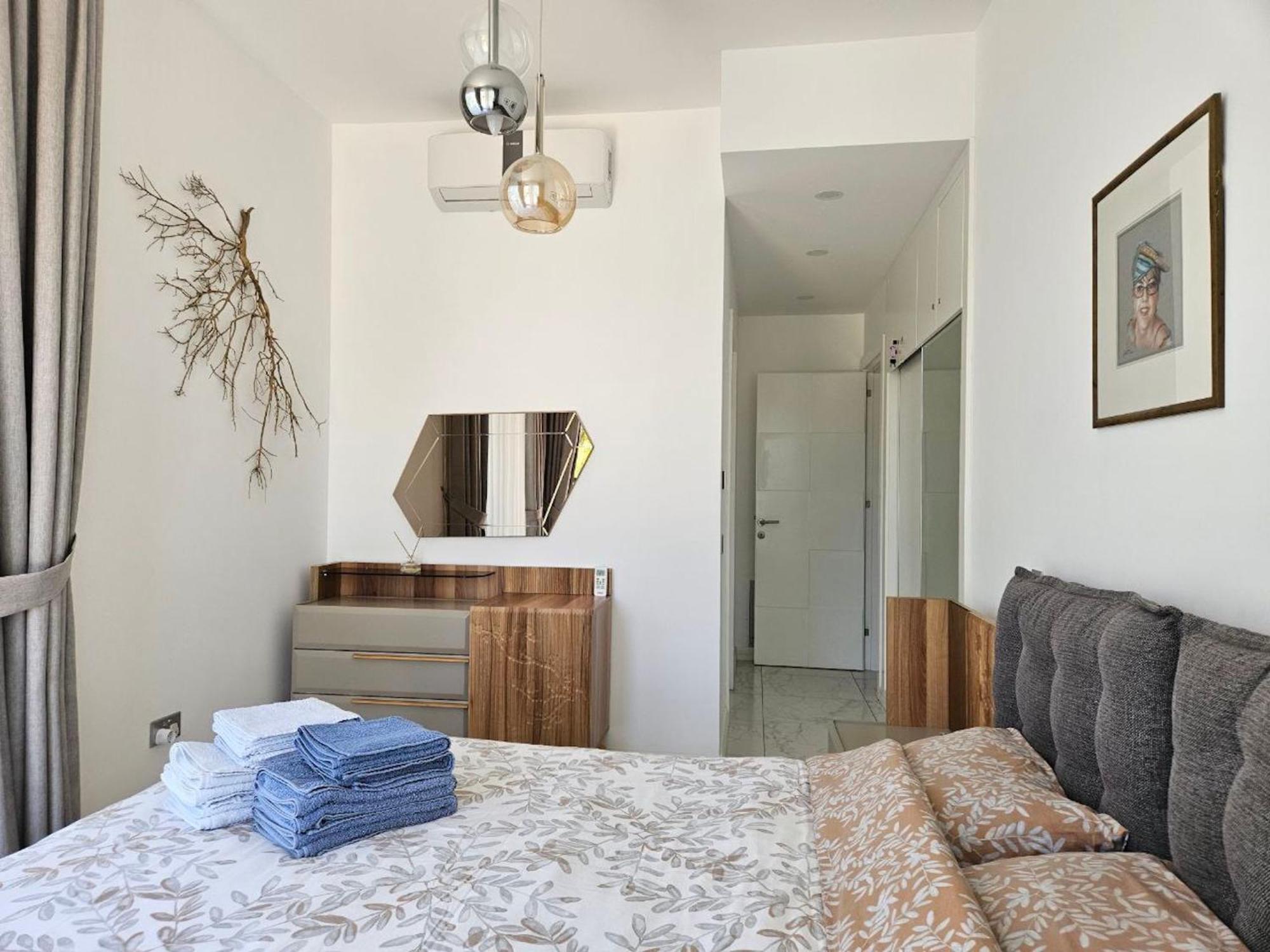 Apartment Serene Three-bedroom Retreat In Unforgettable Setting *