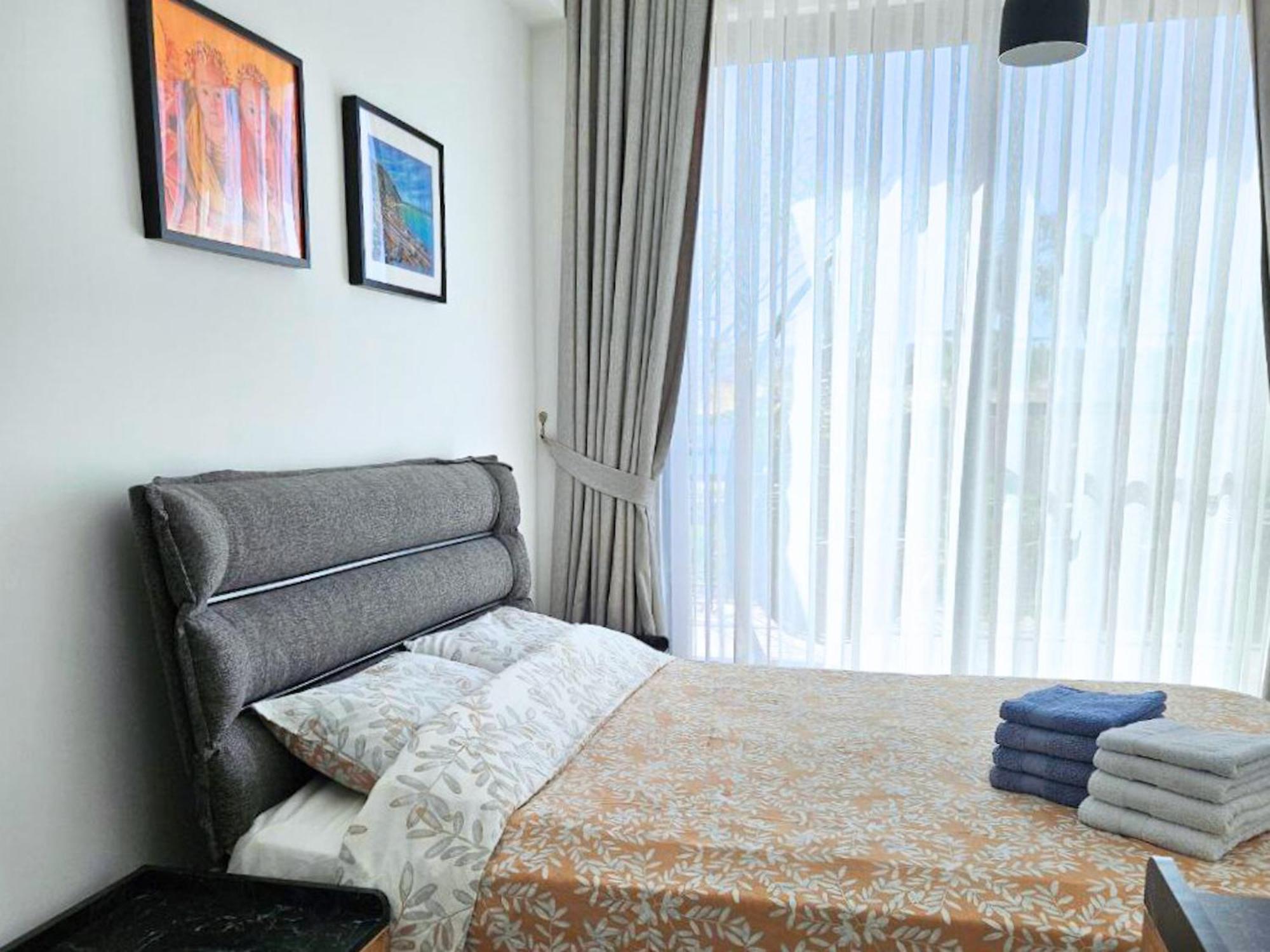 Serene Three-bedroom Retreat In Unforgettable Setting Apartment *