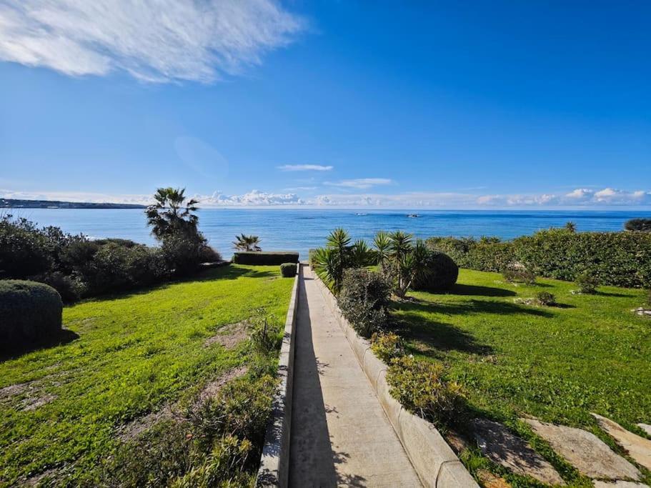 Rosalia Villa Coral Bay