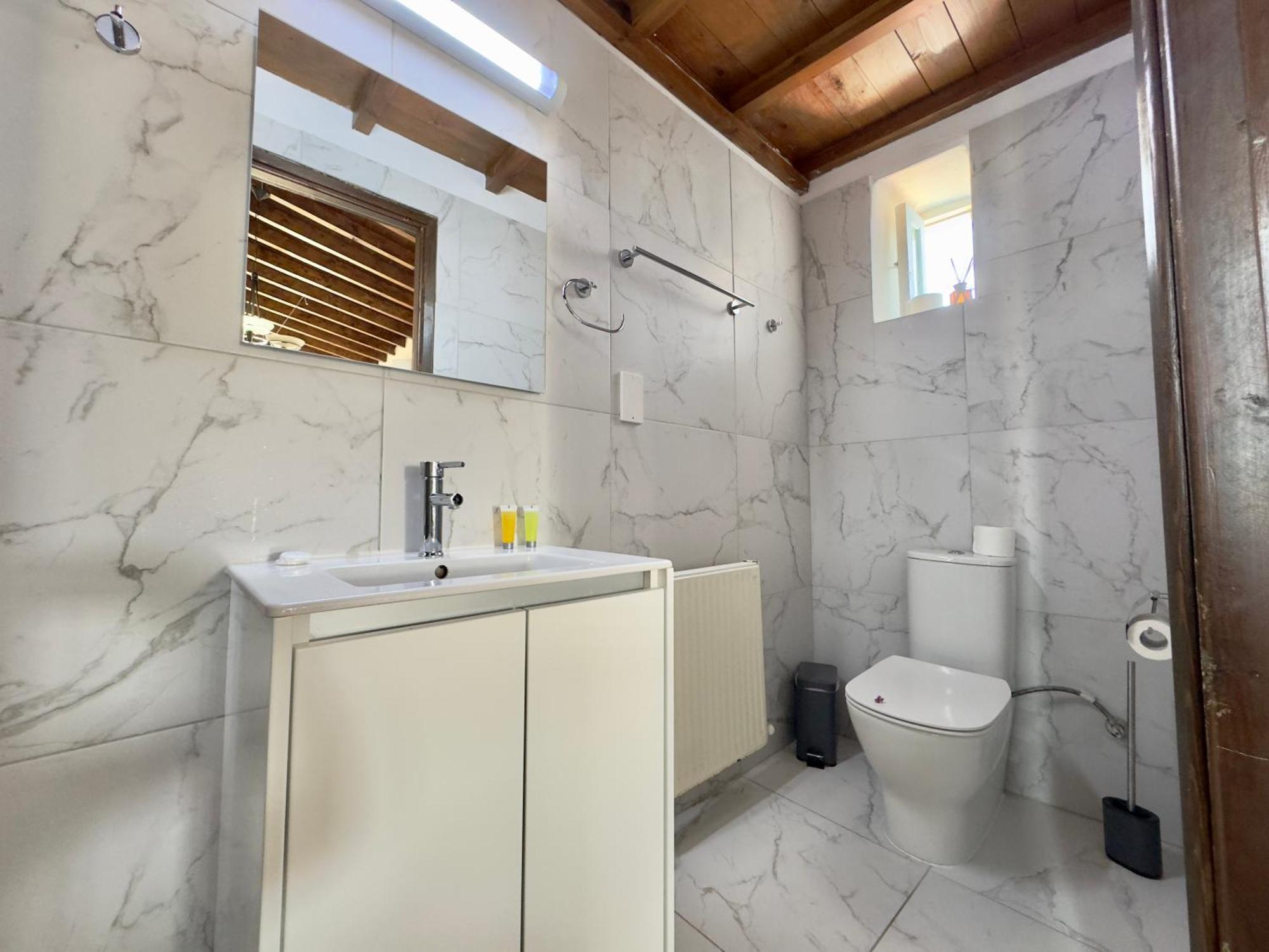 Country house Cyprus Villages & Restaurant - Location - - With Access To Pool And Stunning Views Tochni