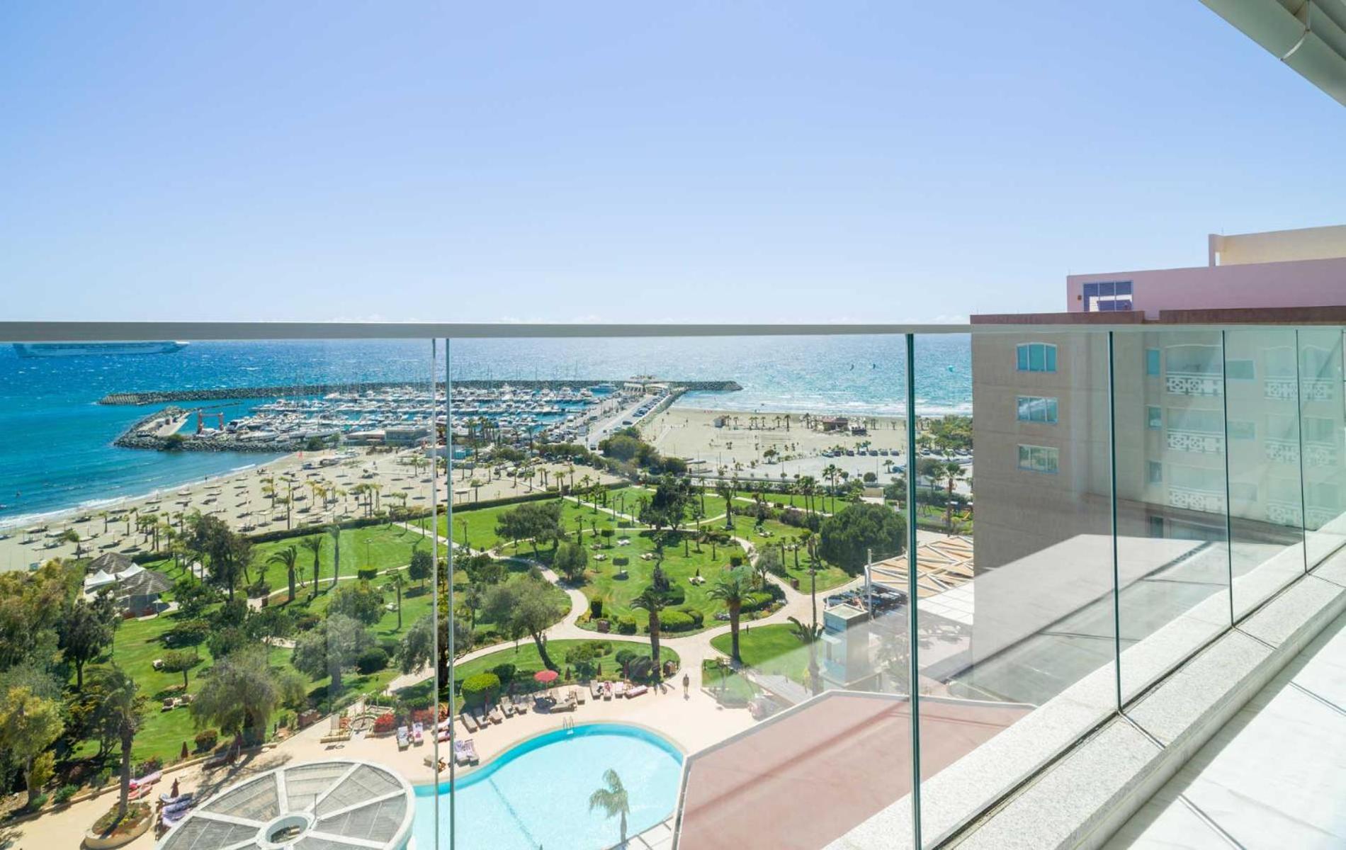 Aparthotel The Tower At St Raphael 3*