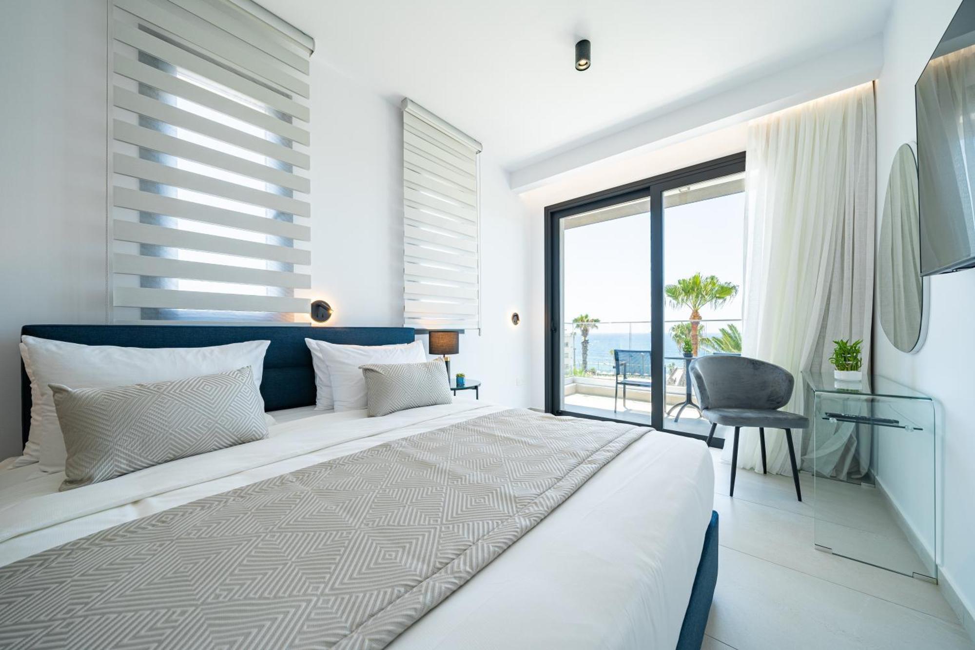 Aparthotel Waterside Sea View Paphos