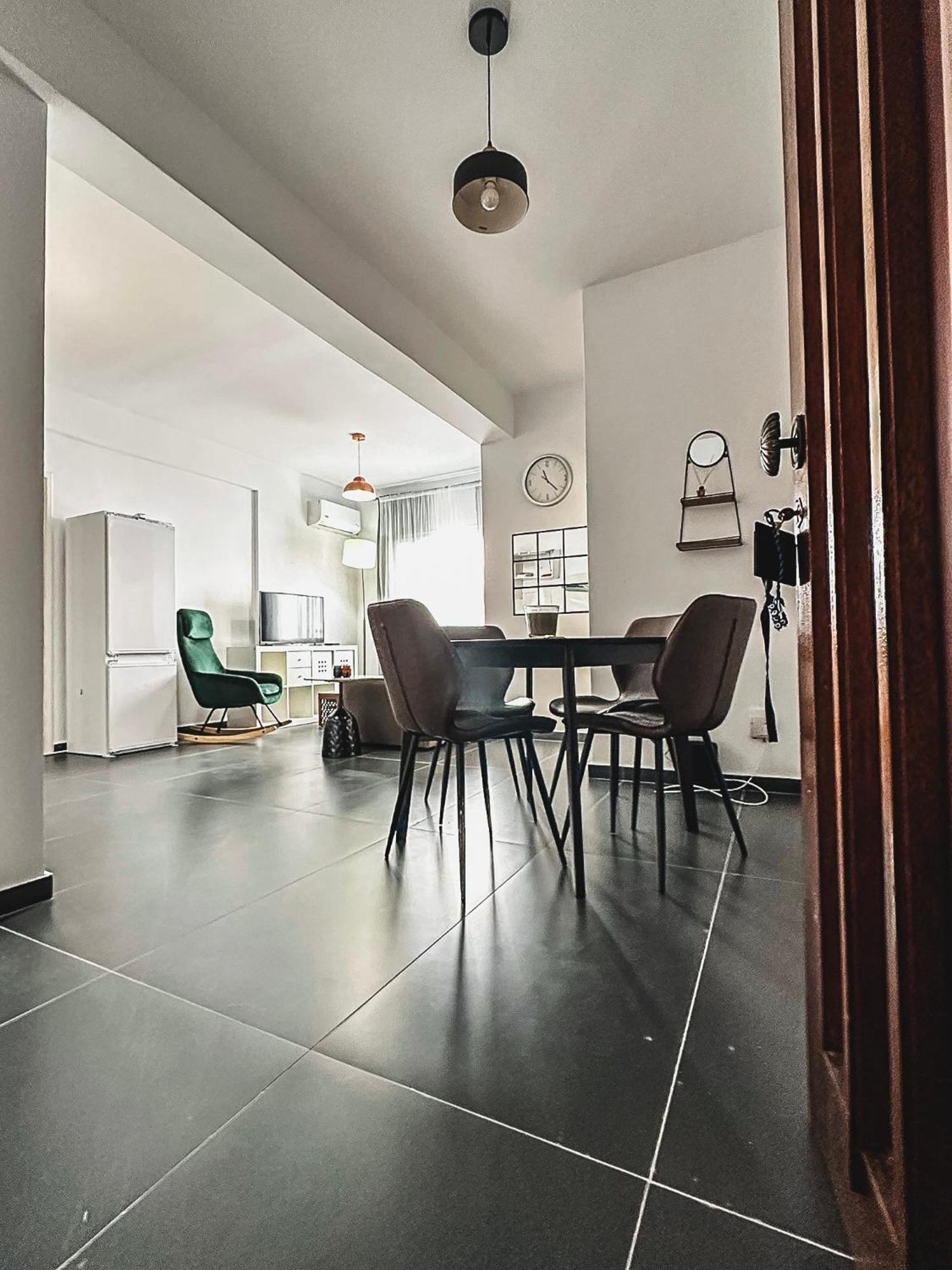 Away One Bedroom In *