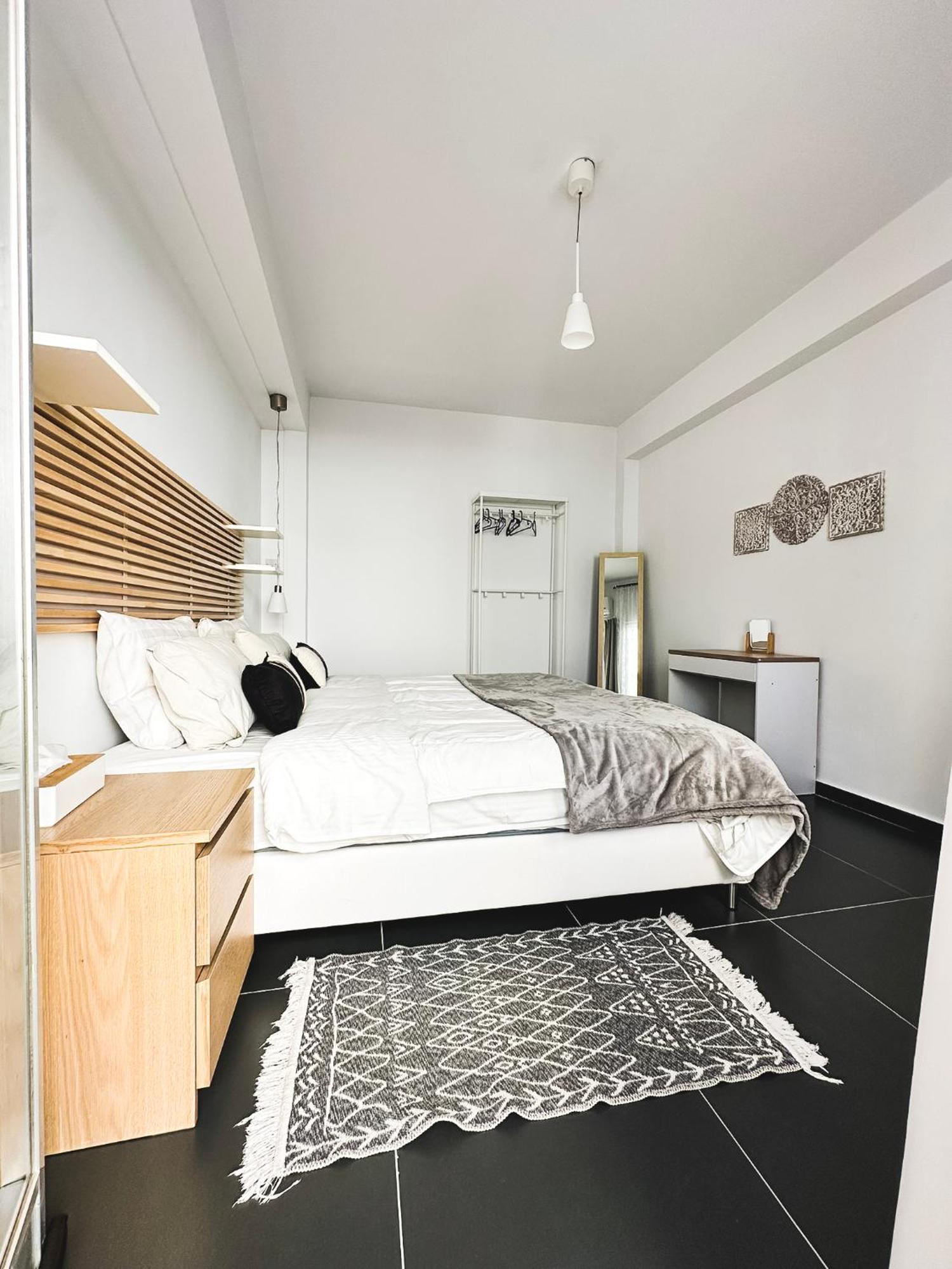 Away One Bedroom In Apartment *