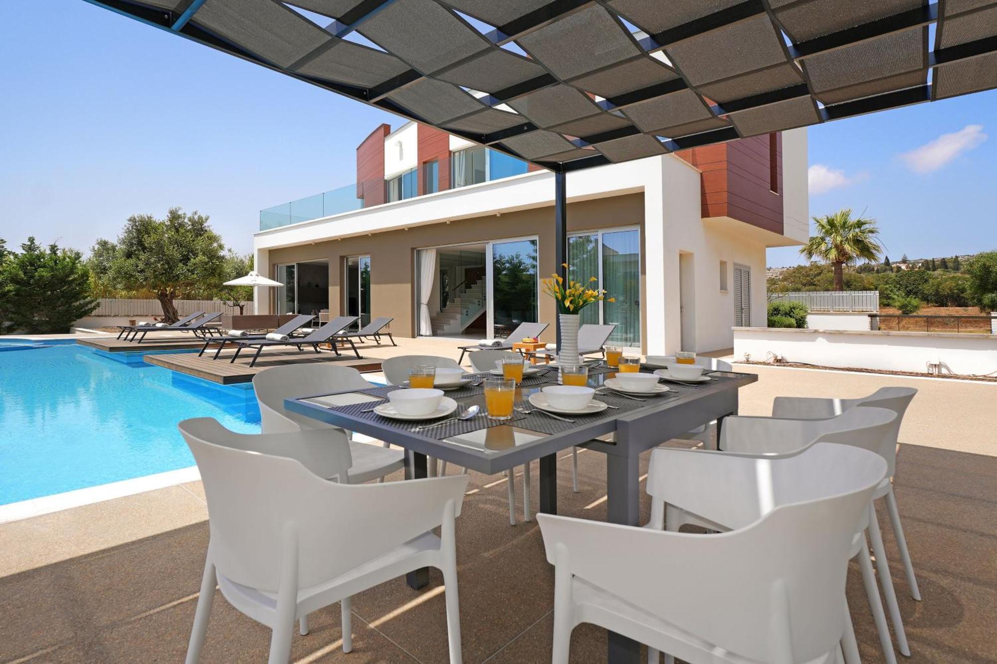 Royal Oasis *